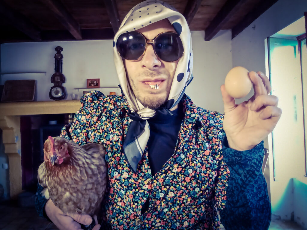 Mémé Ginette l’œuf et la poule